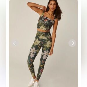 Beyond Yoga Botanical Garden Floral Print  Midi High Waist Leggings size M